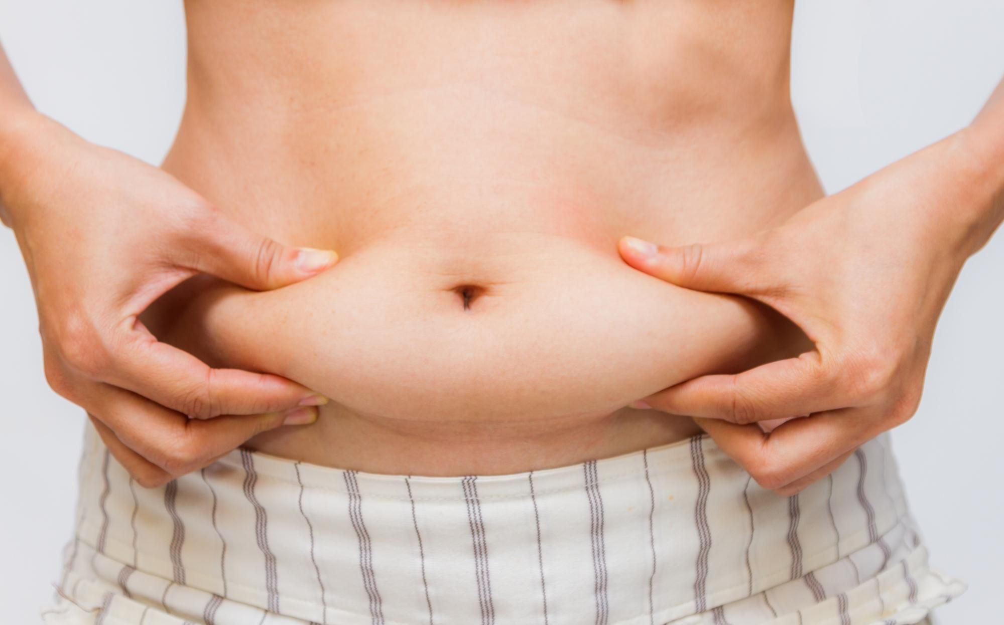 Почему на животе откладывается жир: самые распространенные причины