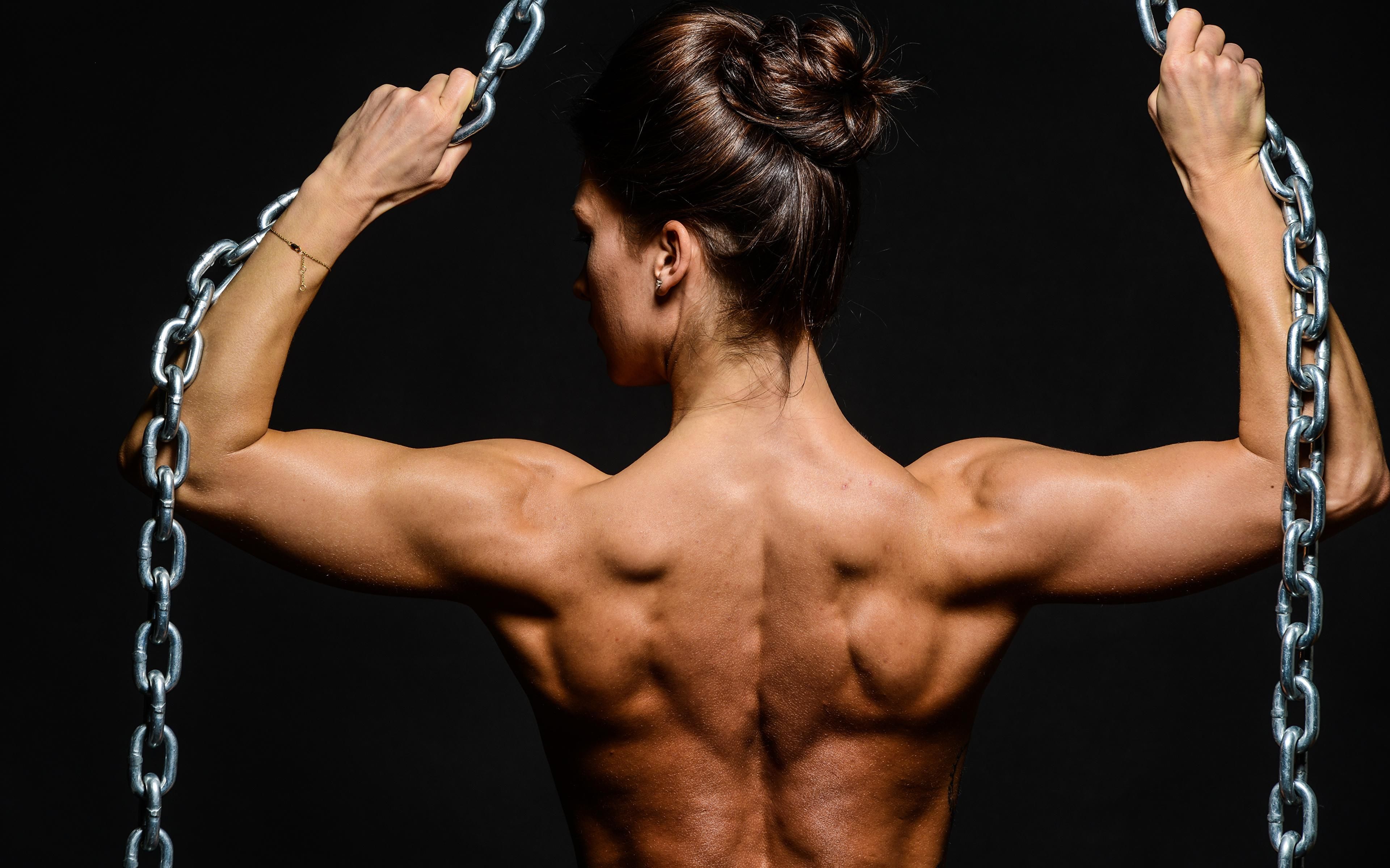 Як прокачати м'язи спини: майстриня спорту показала потужне тренування