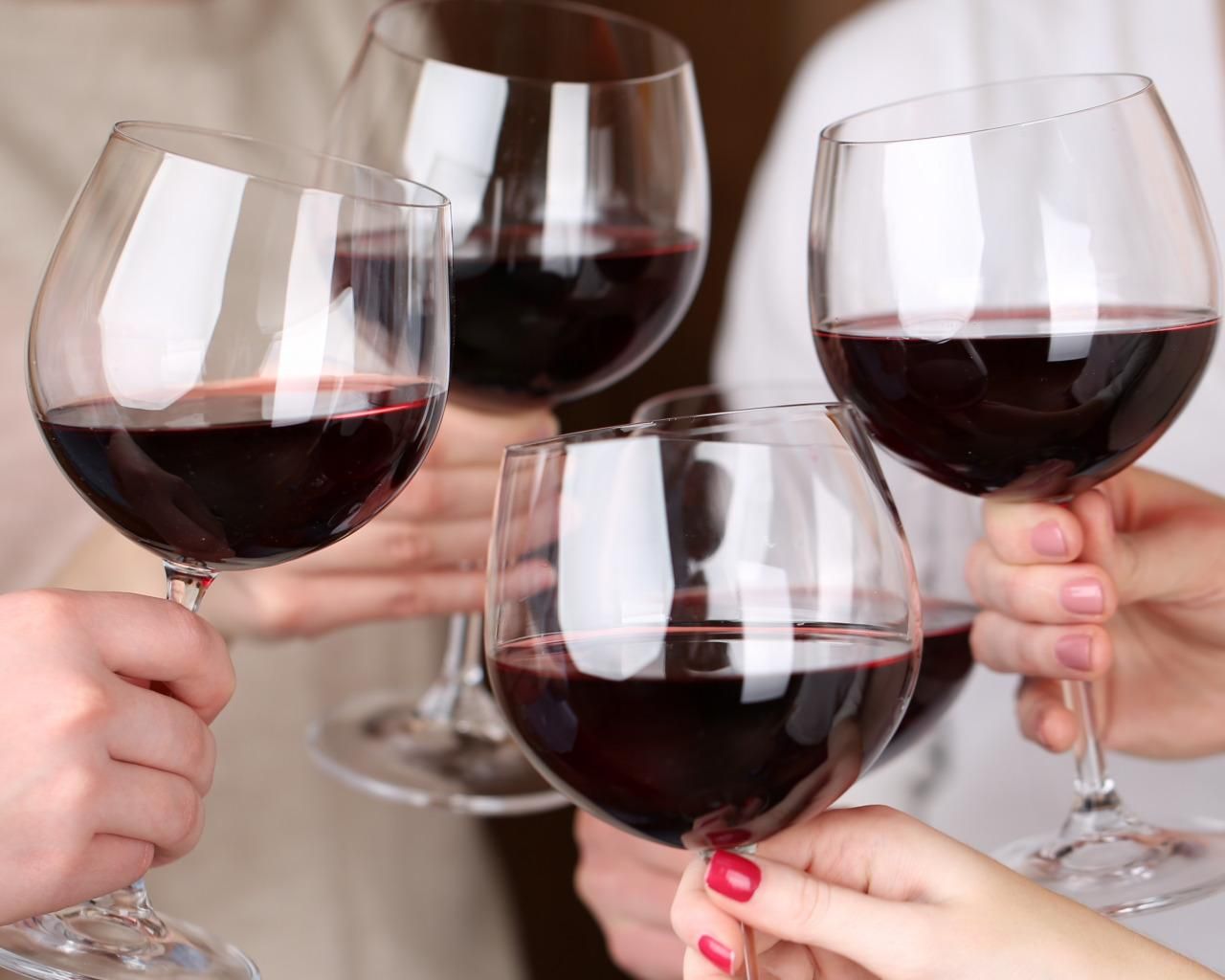 Скільки калорій в алкоголі: у вині, шампанському, горілці і пиві