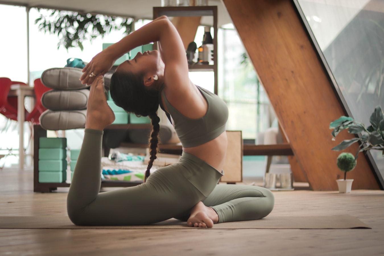 Йога для плечей: як розслабити спину після напруженого дня