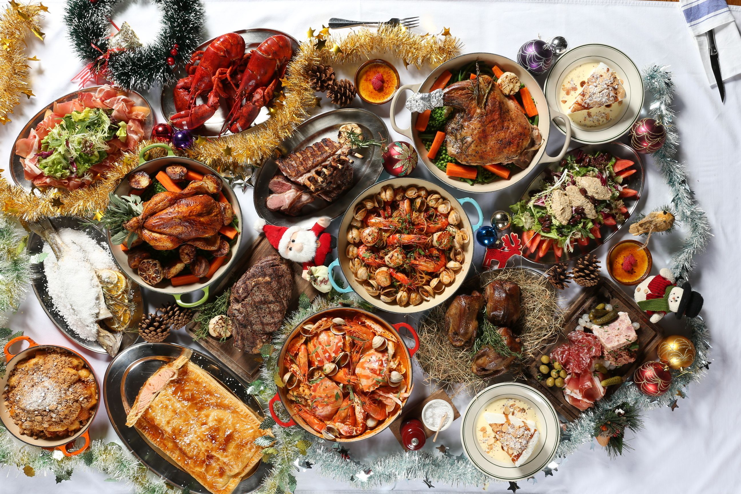 Как снизить нагрузку от праздничных блюд: 10 лайфхаков от диетологов