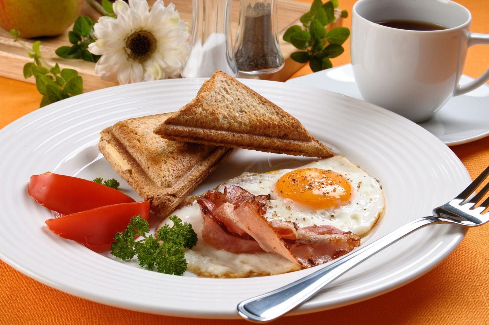 Яким має бути сніданок: просте пояснення від нутриціологині