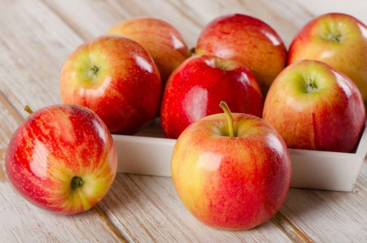 Чому після яблук хочеться їсти: нутриціологиня назвала причину