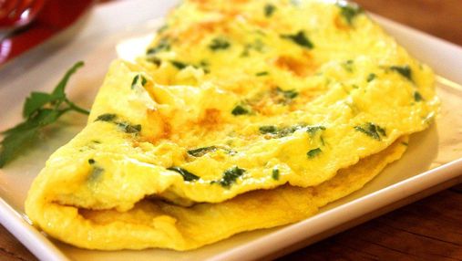 Для любителів сніданків з яєць: добірка рецептів здорових омлетів