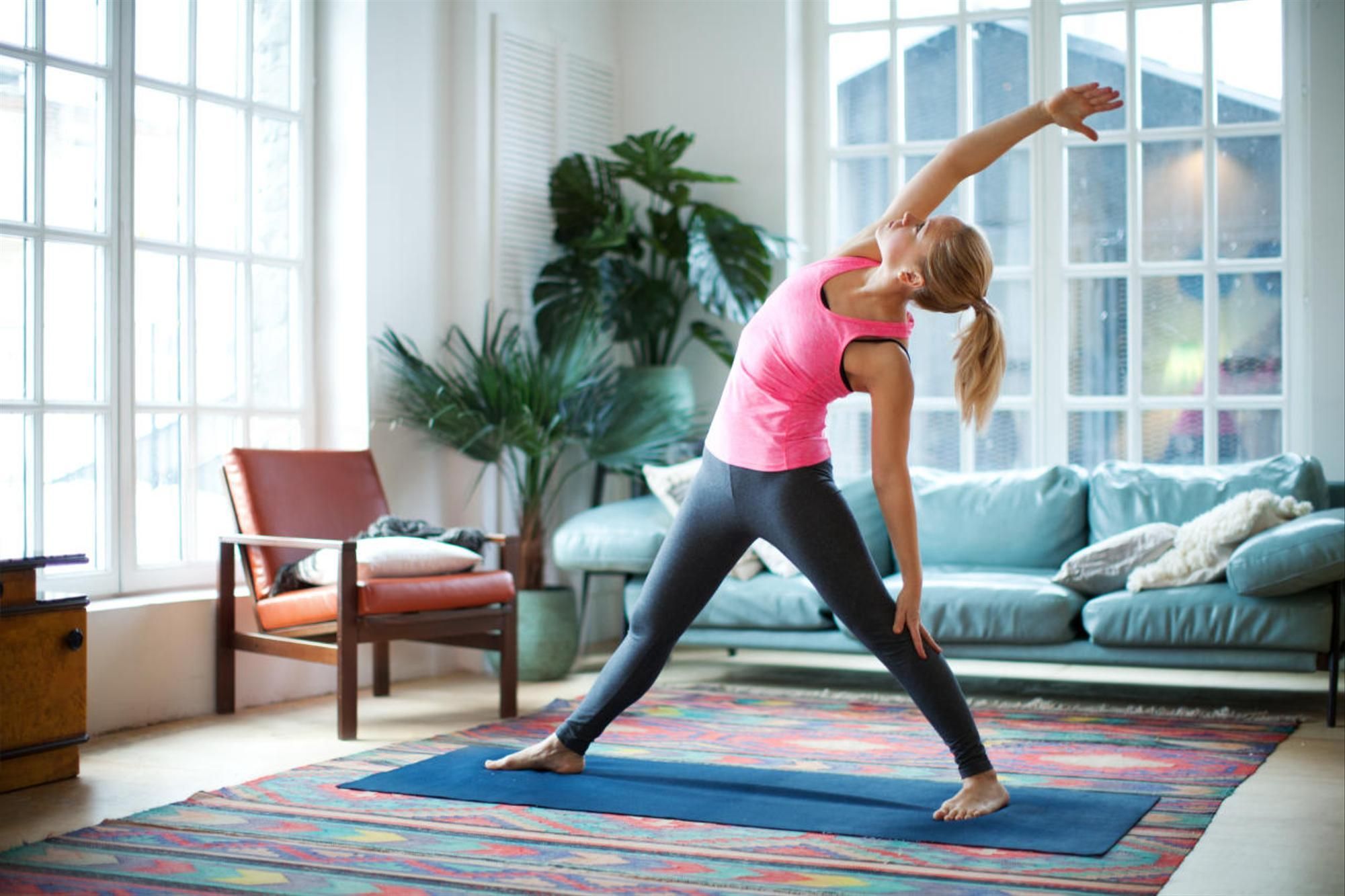 Как тренироваться дома без инвентаря: упражнения на все тело