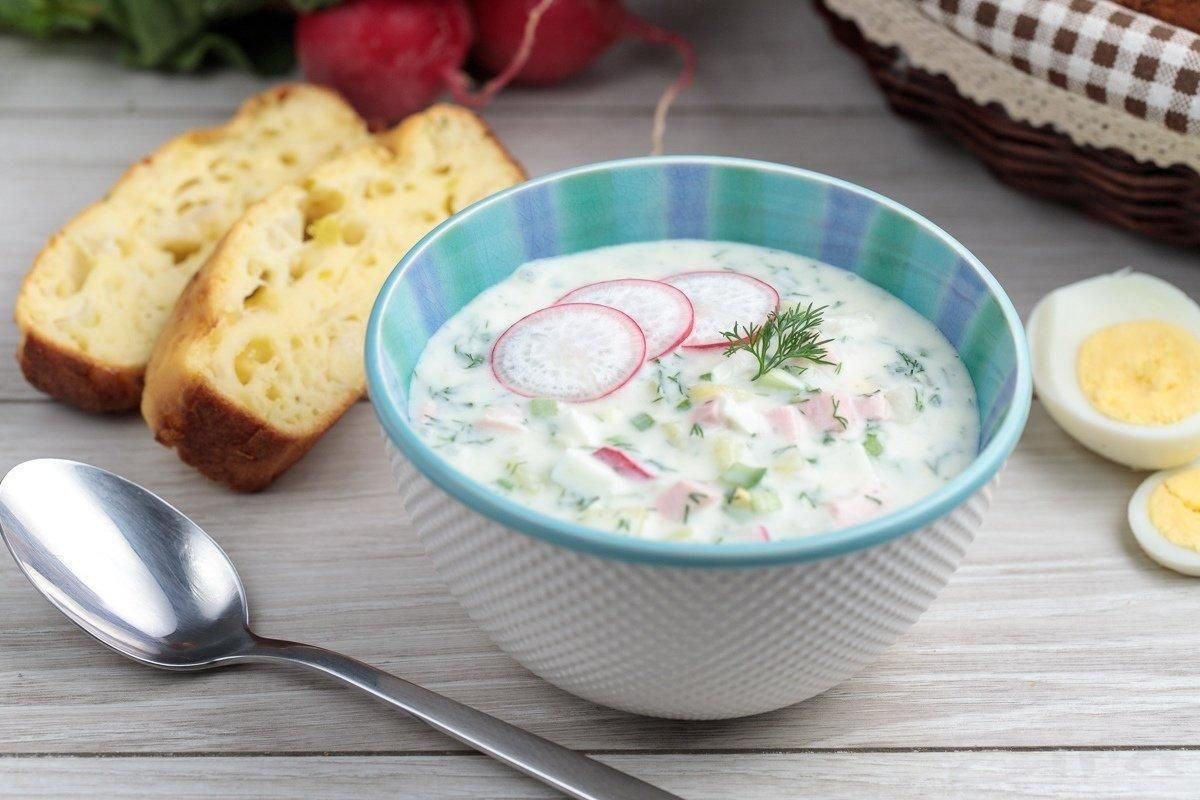 Як приготувати окрошку на кефірі та квасі: 2 рецепти холодного супу